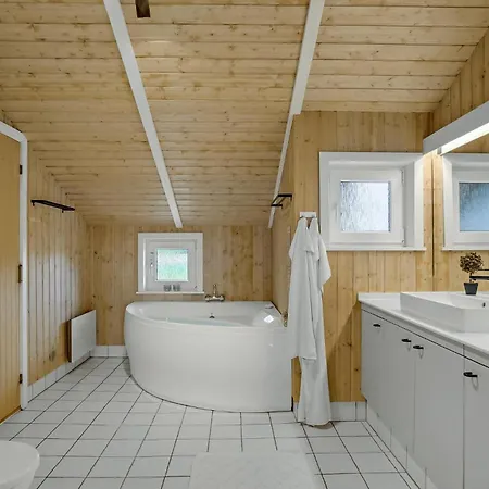 Nyaraló Beach Front Home In Thisted With Sauna